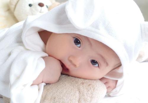 宝宝扁桃体发炎吃什么食物(婴儿扁桃体发炎吃什么食物)