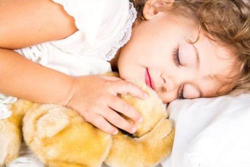 什么时候和孩子分床睡好 什么时候和宝宝分床睡好