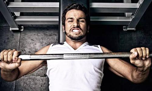 做卧推胸肌没感觉（为什么我做卧推胸肌没感觉）