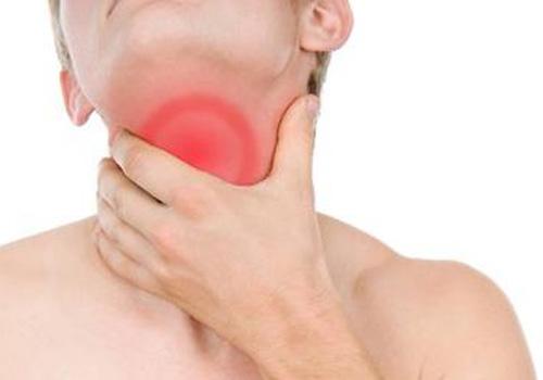 喉咙有异物卡住怎么办（喉咙里卡住异物怎么办）