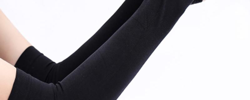 冰袖黑色好还是白色好（冰袖白色和黑色哪个更百搭）