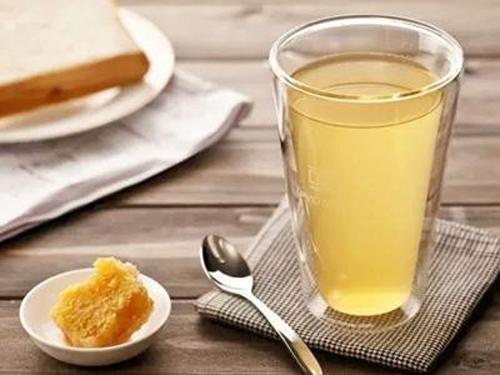 早上喝蜂蜜水有什么好处 女人早上喝蜂蜜水有什么好处