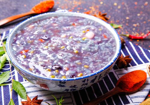 紫薯粥怎么才能煮成紫色（红薯粥怎么煮才能紫色）