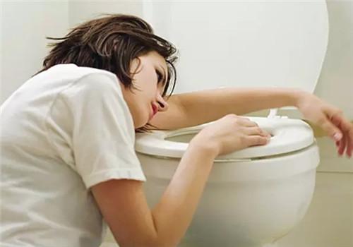 胃疼恶心想吐怎么回事（最近胃疼恶心想吐怎么回事）