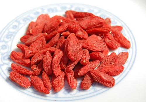 吃枸杞有什么好处（男人吃枸杞有什么作用与功效）