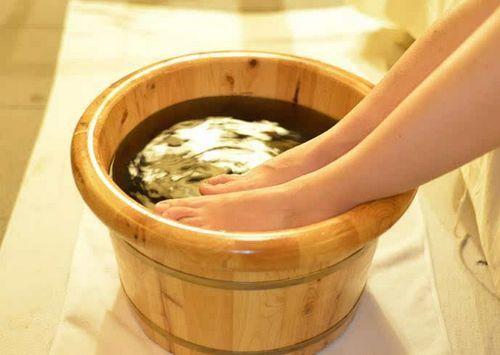 泡脚药方大全 泡脚的时候加点它逼出体内湿气