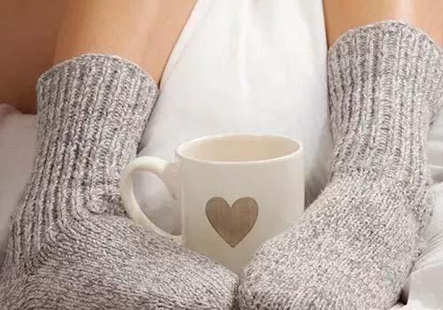 孕妇脚冷是什么原因（孕妇脚冷是什么原因可以穿袜子睡觉）