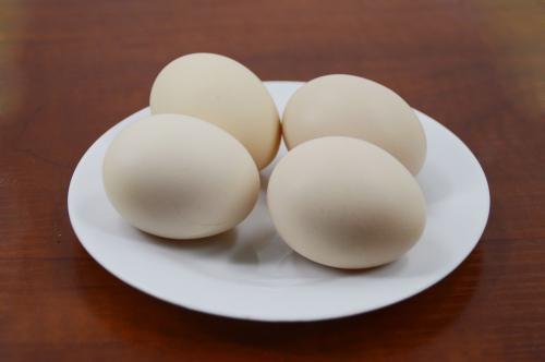 怎么选新鲜鸡蛋（怎么选新鲜鸡蛋好不好）