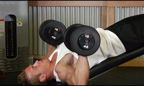 下斜哑铃卧推怎么做 上斜哑铃卧推视频教程