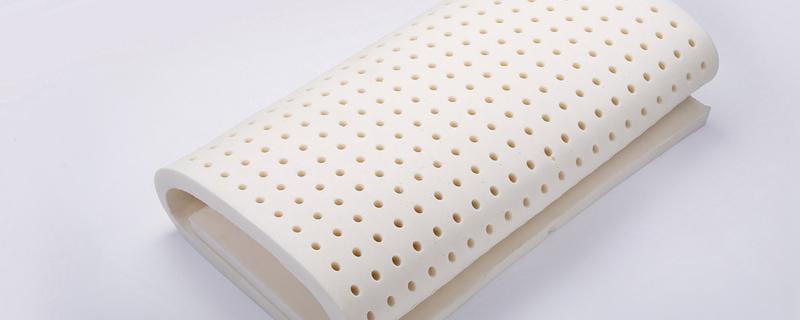 乳胶枕表面结硬壳发黄怎么办 乳胶枕起壳变黄怎么回事