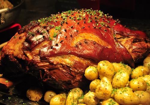 圣诞节主要吃什么食物（圣诞节主要吃什么食物英文）