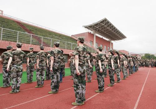 大学军训需要剪头发吗 大学军训剪头发吗女生