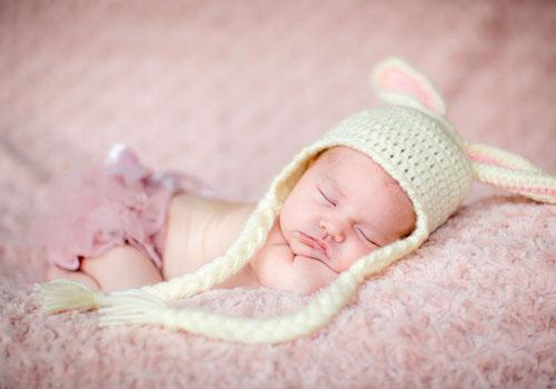 宝宝眼屎多是什么原因 月子里宝宝眼屎多是什么原因