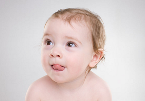 宝宝正常舌头颜色 宝宝正常舌头颜色是什么样