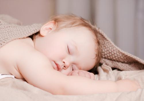 冬天宝宝睡觉穿多少衣服好 冬天宝宝睡觉穿多少衣服好一点