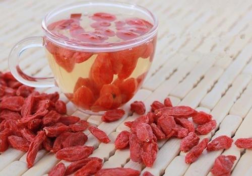 枸杞泡水喝有什么好处 枸杞泡水喝有什么好处和坏处