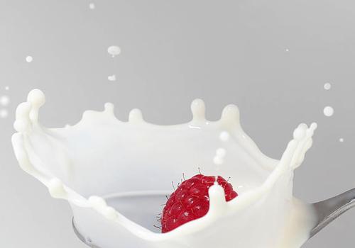 夏天喝牛奶的好处（夏天喝牛奶的好处与坏处）