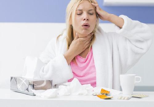 喉咙有异物痒一直咳嗽是什么原因（喉咙痒咳嗽有异物是怎么回事）