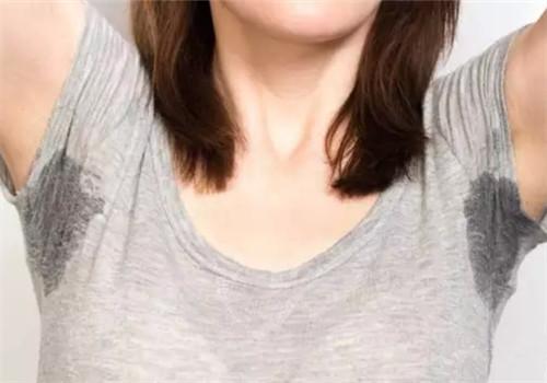 夏季腋下出汗怎么办（夏季腋下出汗怎么办女）