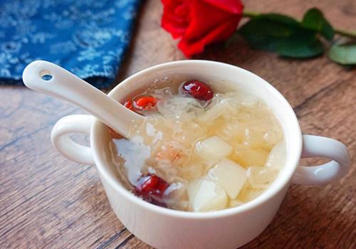 冰糖银耳雪梨汤