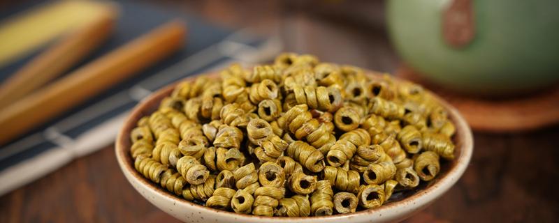 石斛灵芝水的功效与作用（石斛灵芝水的功效与作用及禁忌）