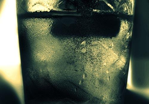 喝冰水减肥还是热水减肥 喝冰水减肥还是热水减肥呢