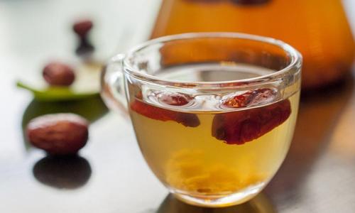 西洋参红枣泡水