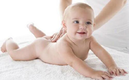 怎么给宝宝做抚触（怎么给宝宝做抚触按摩）