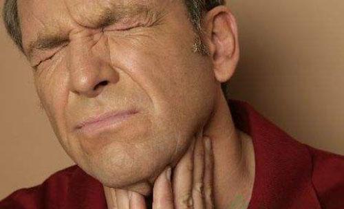 喉咙发炎是病毒感染还是细菌感染 喉咙发炎是病毒感染还是细菌感染呢