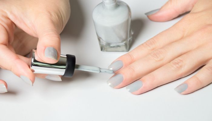 美甲用热水泡会掉吗  美甲能不能用热水泡