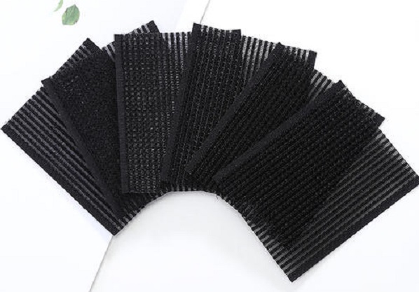 戴帽子不掉的窍门  戴帽子刮风如何不掉