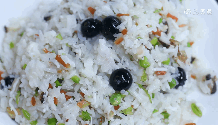 蓝莓银鱼烩饭做法  蓝莓银鱼烩饭怎么做