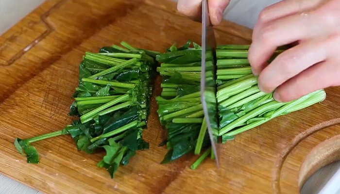 菠菜杆炒鸡蛋的做法 菠菜杆炒鸡蛋怎么做好吃