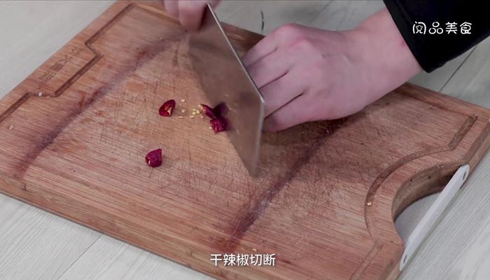 圆白菜焖饼条 圆白菜焖饼条怎么做