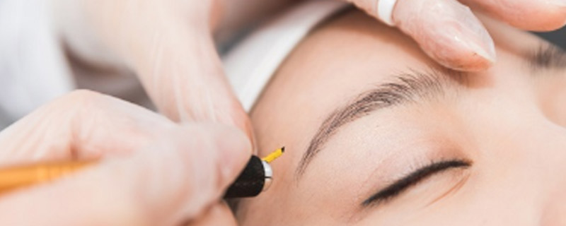 纹眉后修复液涂厚了怎么补救 纹眉后修复液涂厚了怎么办