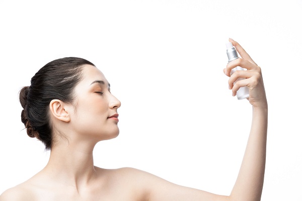 用纯露后需要用爽肤水吗 纯露和爽肤水的功效有什么不同