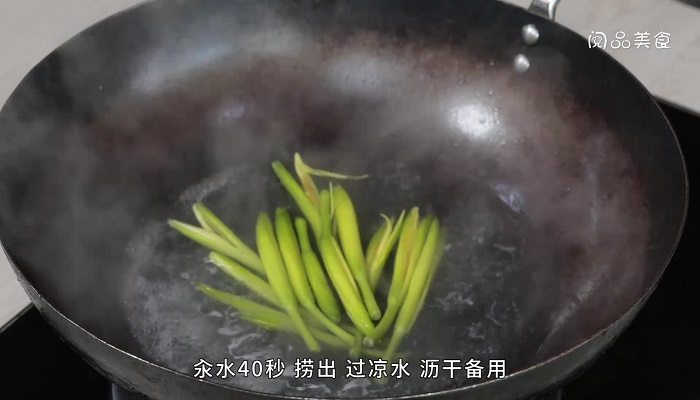 金针菇拌黄花菜怎么做 金针菇拌黄花菜的做法