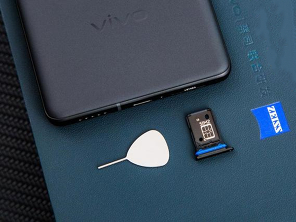 vivox70耳机孔在哪