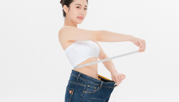 低腰牛仔裤和高腰牛仔裤的区别  低腰牛仔裤和高腰牛仔裤有什么不同