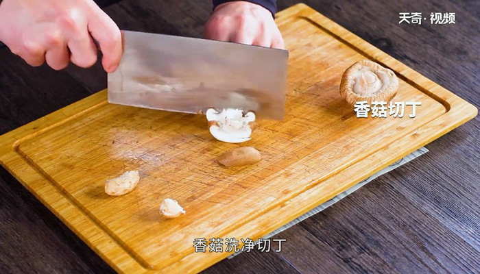 鹅肝虾仁炒饭怎么做 鹅肝虾仁炒饭的做法