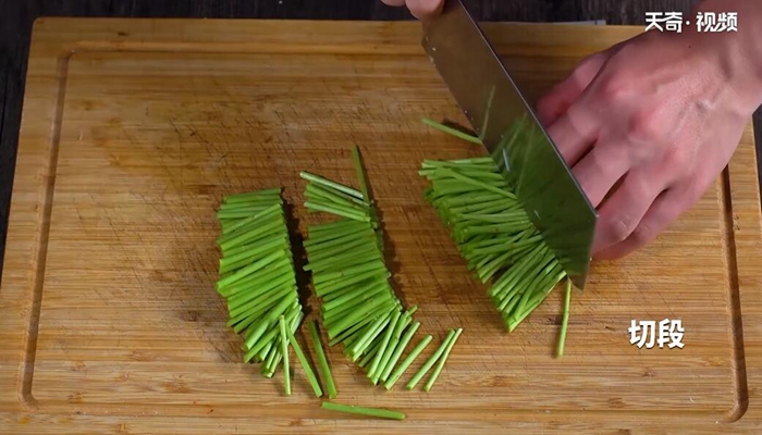 芦蒿炒金针菇的做法 芦蒿炒金针菇怎么做