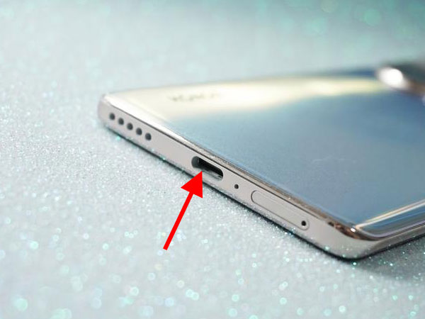 荣耀60pro有耳机孔吗