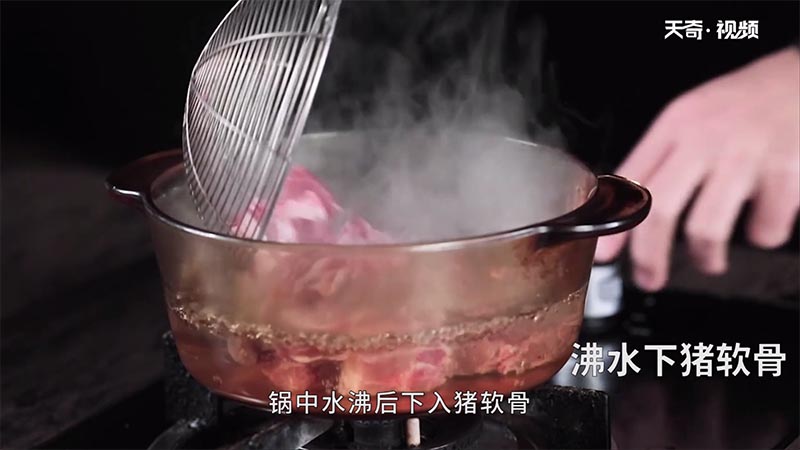 猪软骨焖黄豆的做法 猪软骨焖黄豆怎么做