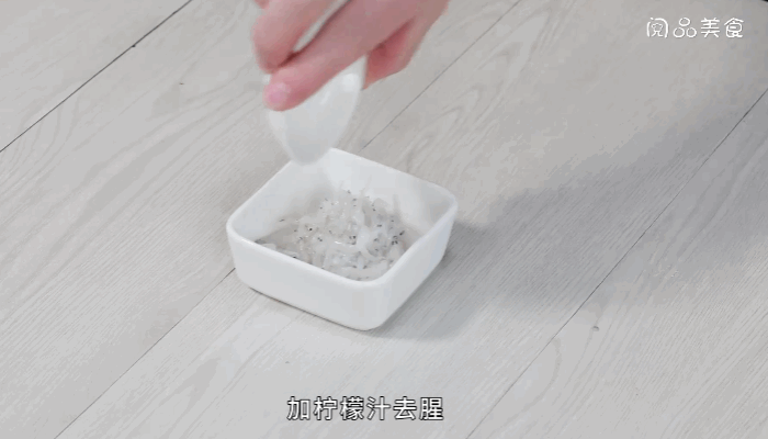 蓝莓银鱼烩饭做法  蓝莓银鱼烩饭怎么做