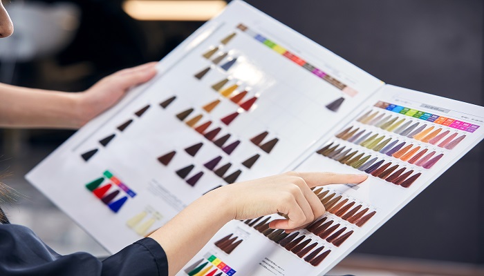 雾霾棕适合什么肤色 雾霾蓝适合年龄和肤色