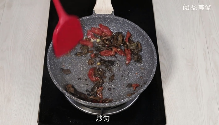 梅干菜香肠焖饭的做法 梅干菜香肠焖饭怎么做