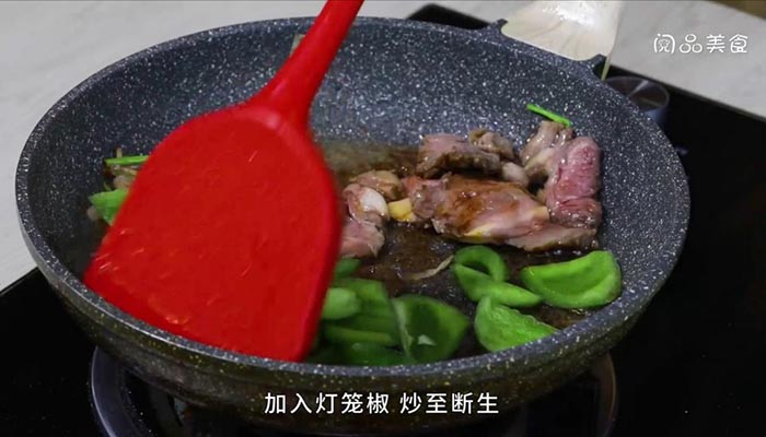 牛腩炒灯笼椒的做法 牛腩炒灯笼椒