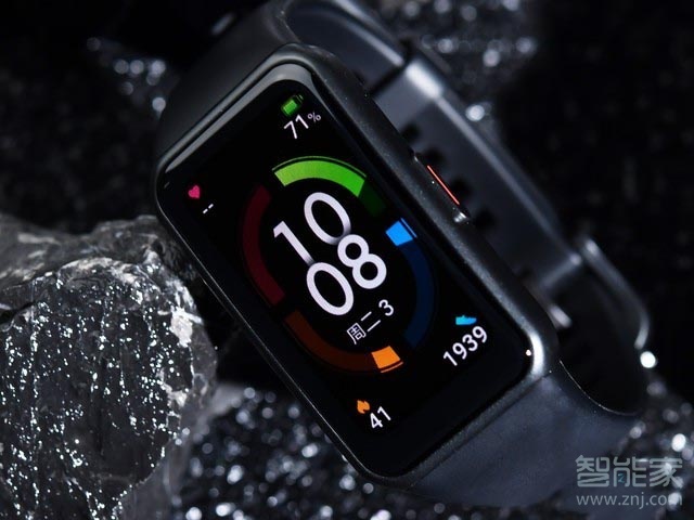 荣耀手环6屏幕多大