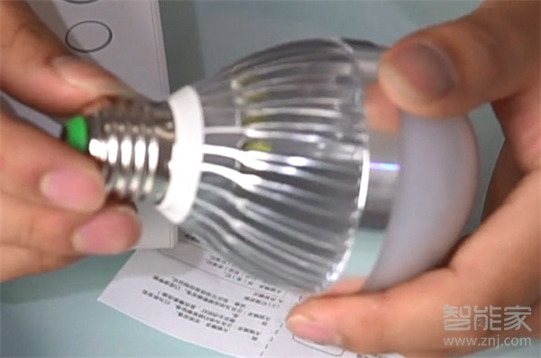 天猫精灵in糖怎么连接智能灯泡
