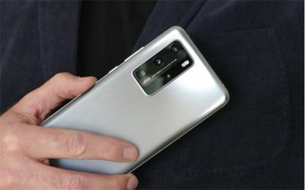 P40Pro后镜头自带膜吗